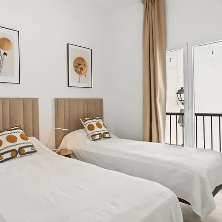 Stylish Ph With Private Rooftop & Sea Views Rdr497 * 埃斯特波纳